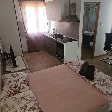 Marko 1 Bedroom Apartment-studio 4 Rum i privatbostad