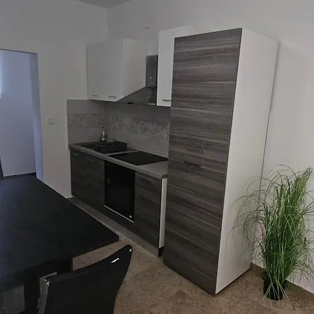 Marko 1 Bedroom Apartment-studio 4 홈스테이